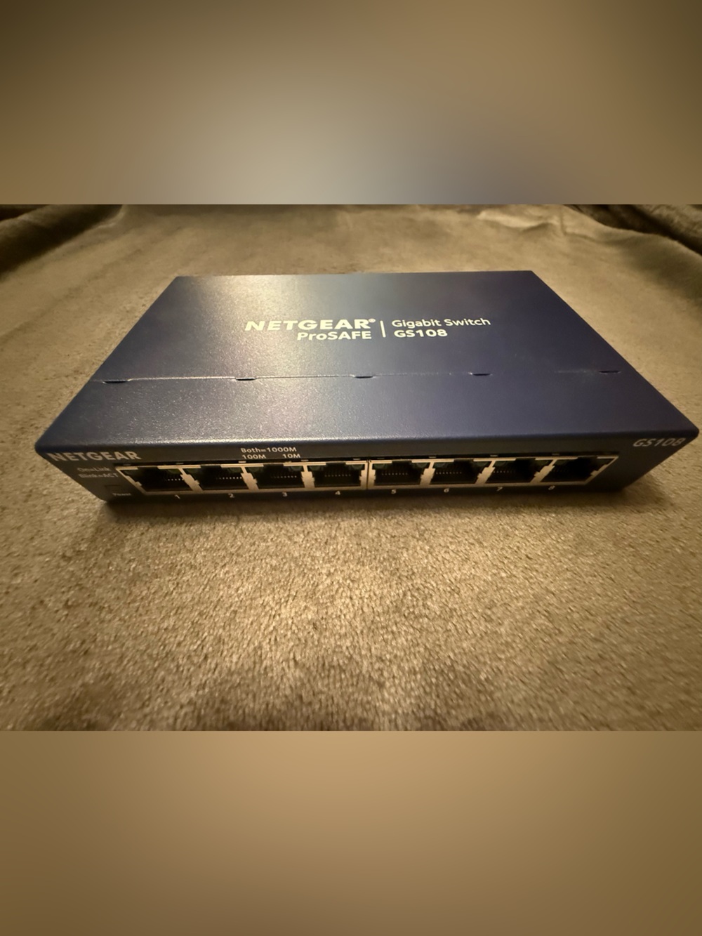 Netgear ProSAFE 8 port Gigabite internet switch model GS108